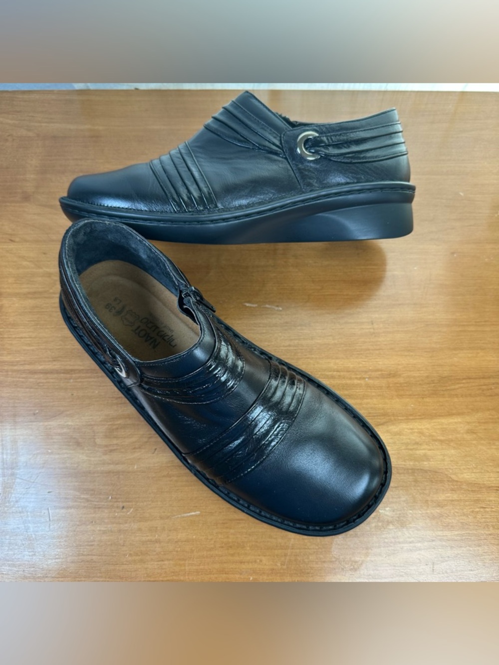 Naot Nautilus Slip-On Loafers Black Leather Women’s 39 Size 8